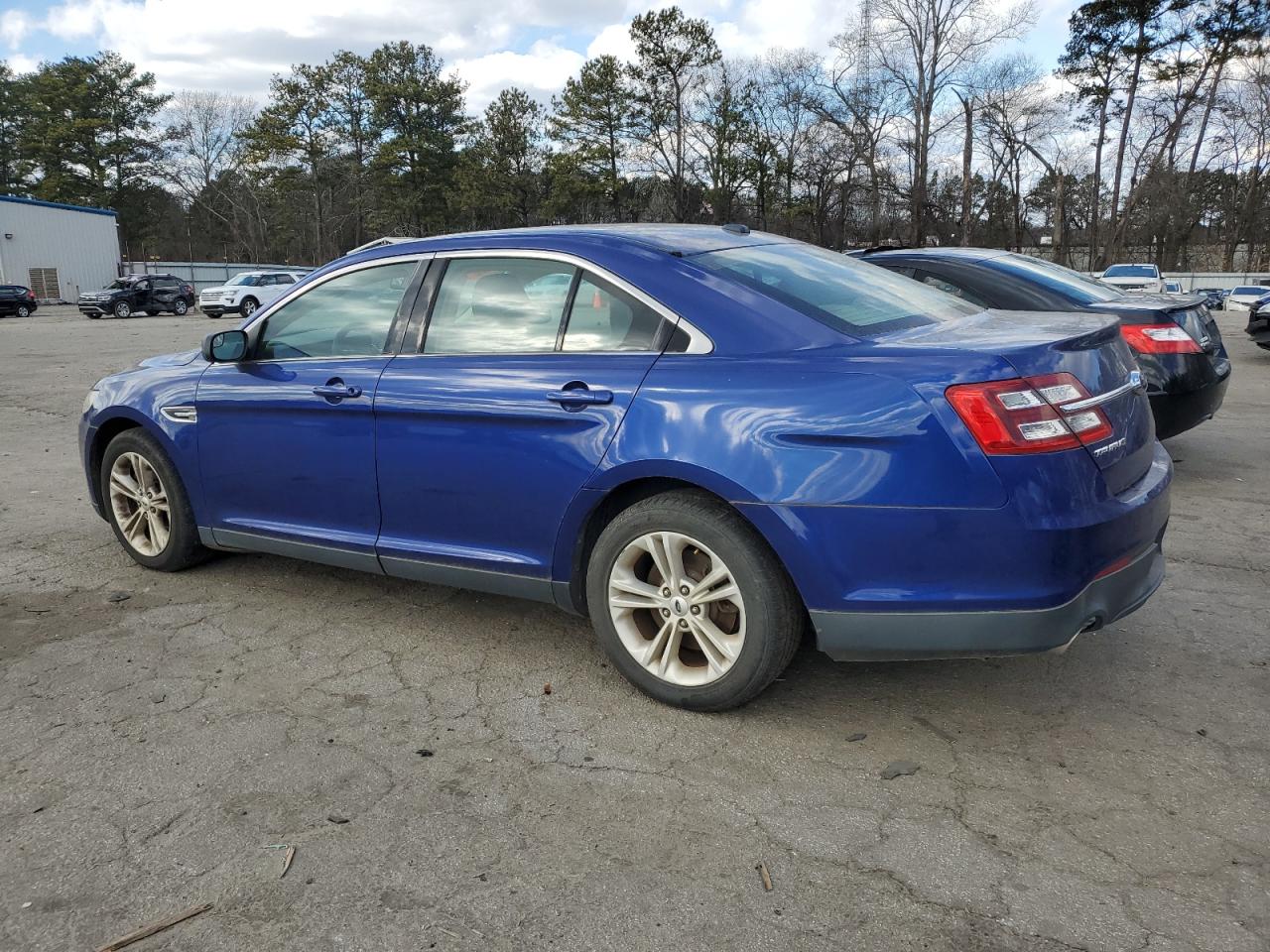 2015 Ford Taurus - Image 2