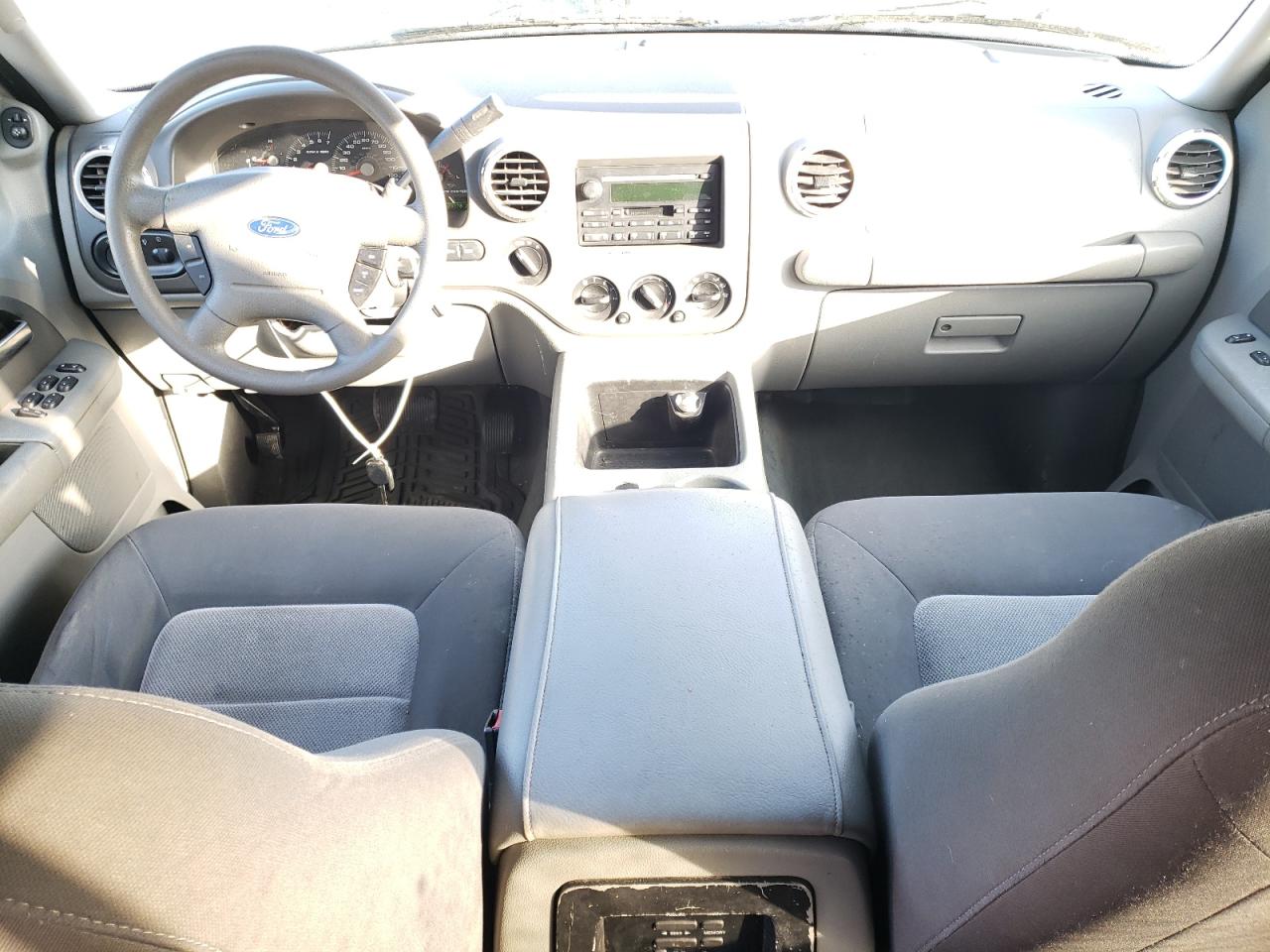 2004 Ford Expedition - Image 8