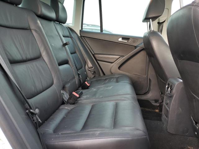 2017 Volkswagen Tiguan - Image 10
