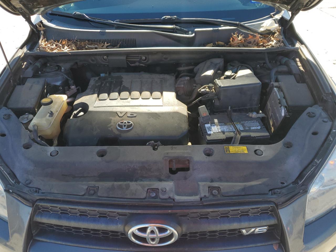 2011 Toyota RAV4 - Image 11