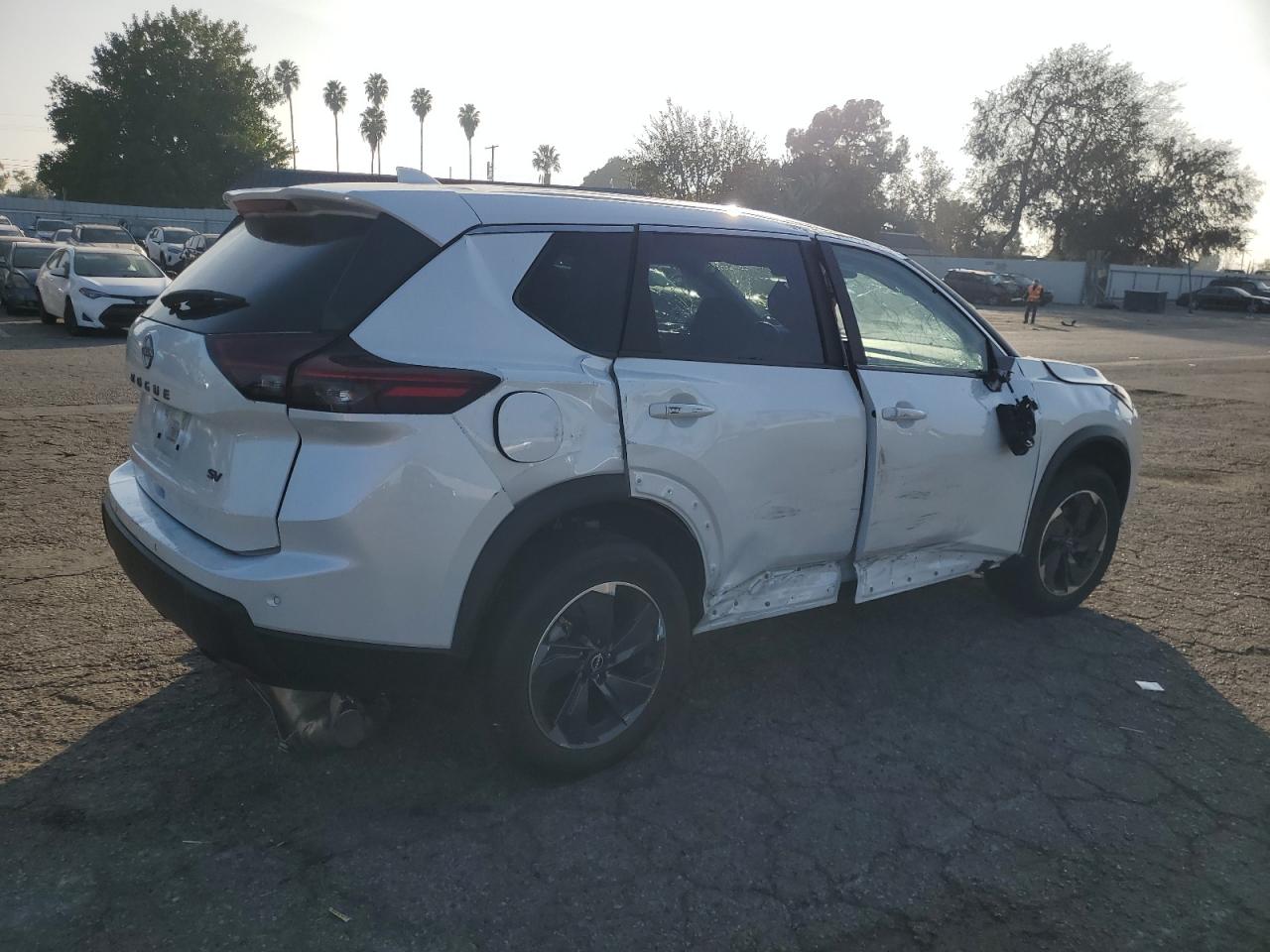 2024 Nissan Rogue - Image 3