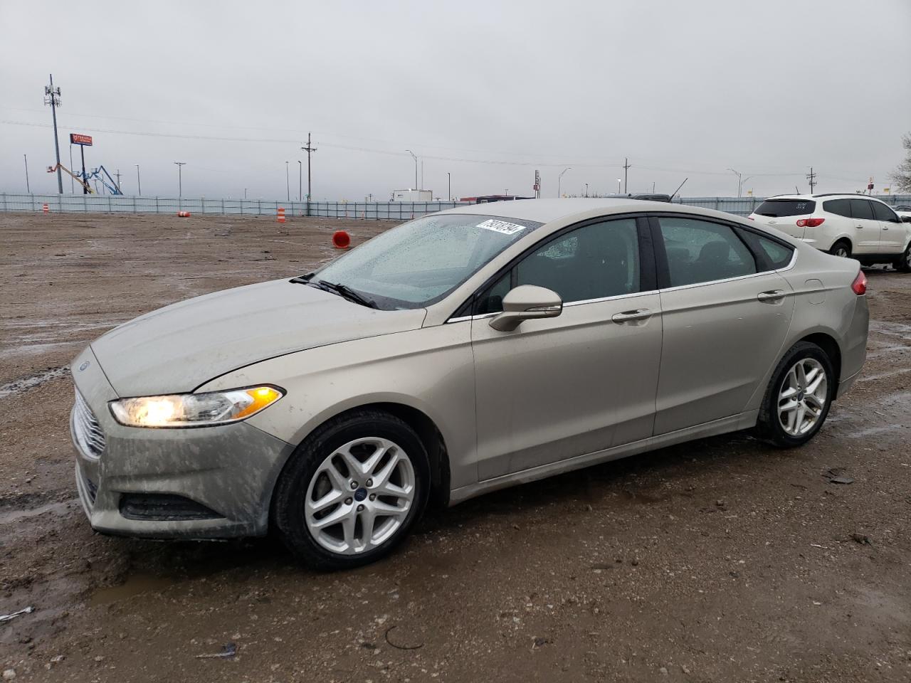 FORD FUSION BEIGE
