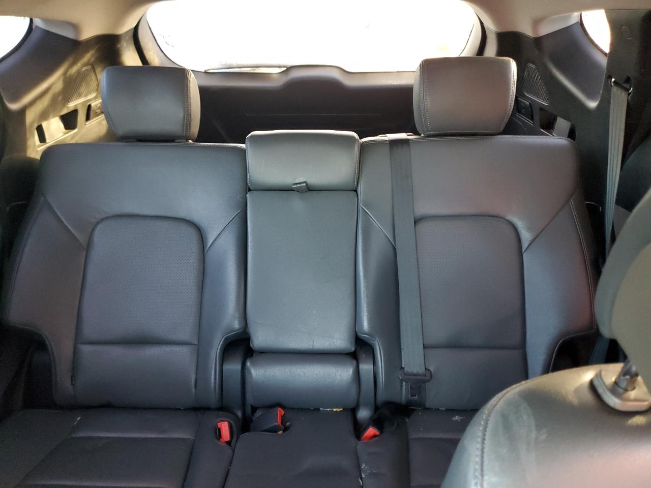 2015 Hyundai Santa Fe - Image 10