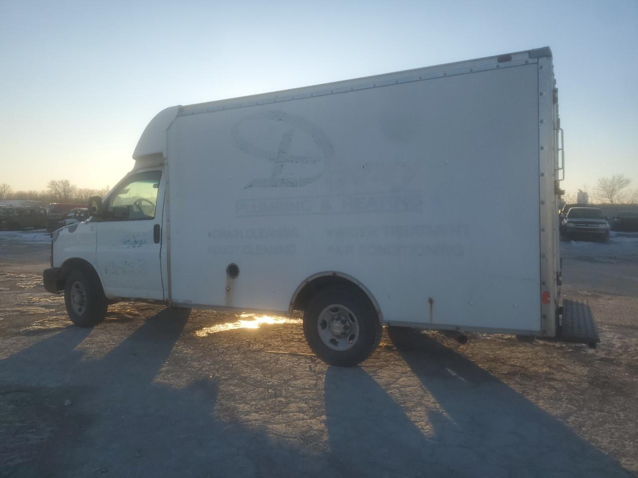 2003 CHEVROLET EXPRESS WHITE - Image 2