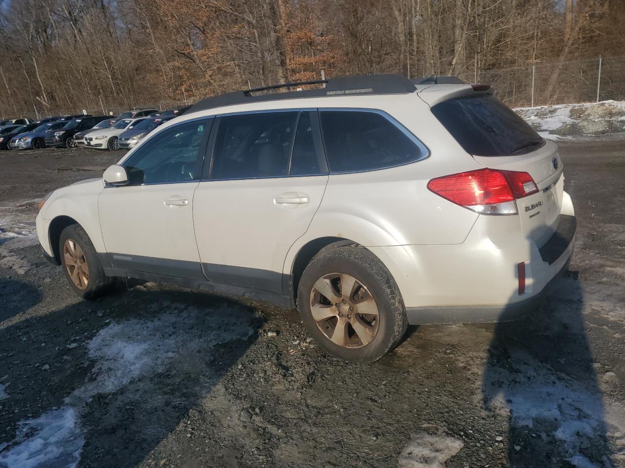 2011 SUBARU OUTBACK - Image 2