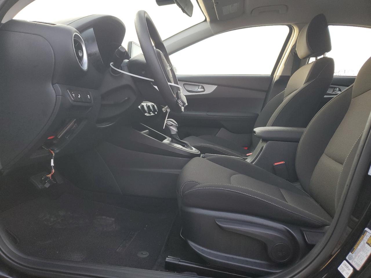 2024 KIA FORTE - Image 7