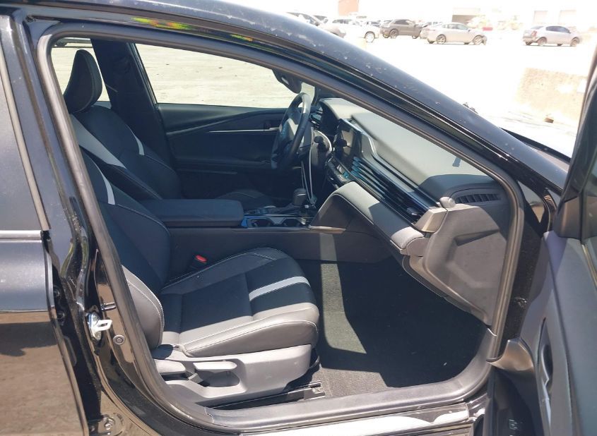 2025 Toyota CAMRY - Image 6