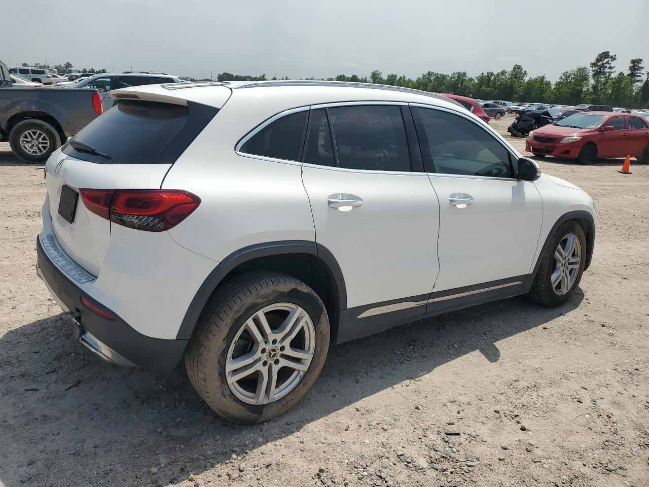 2022 Mercedes-Benz GLA 200 - Image 5