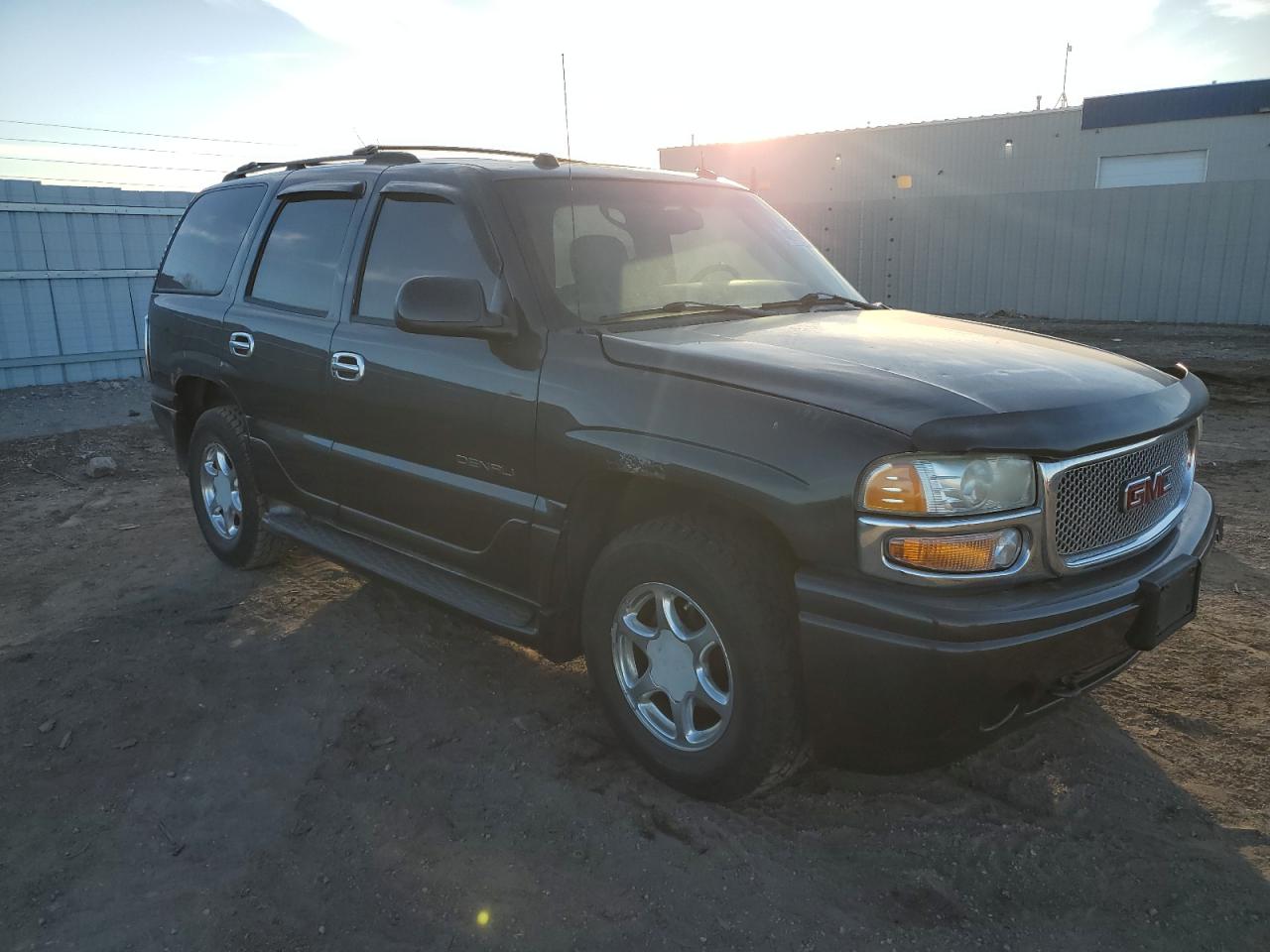 2004 GMC Yukon - Image 4