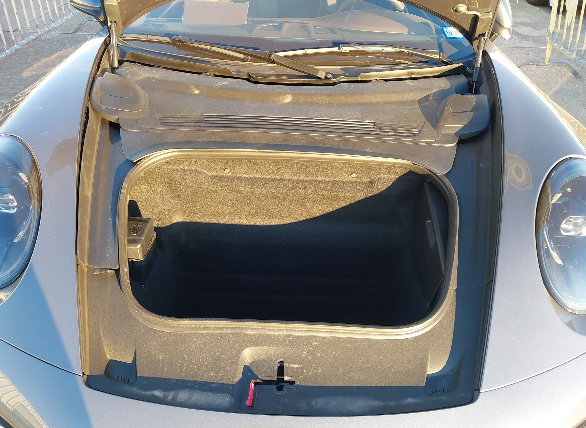 2025 Porsche 911 - Image 8