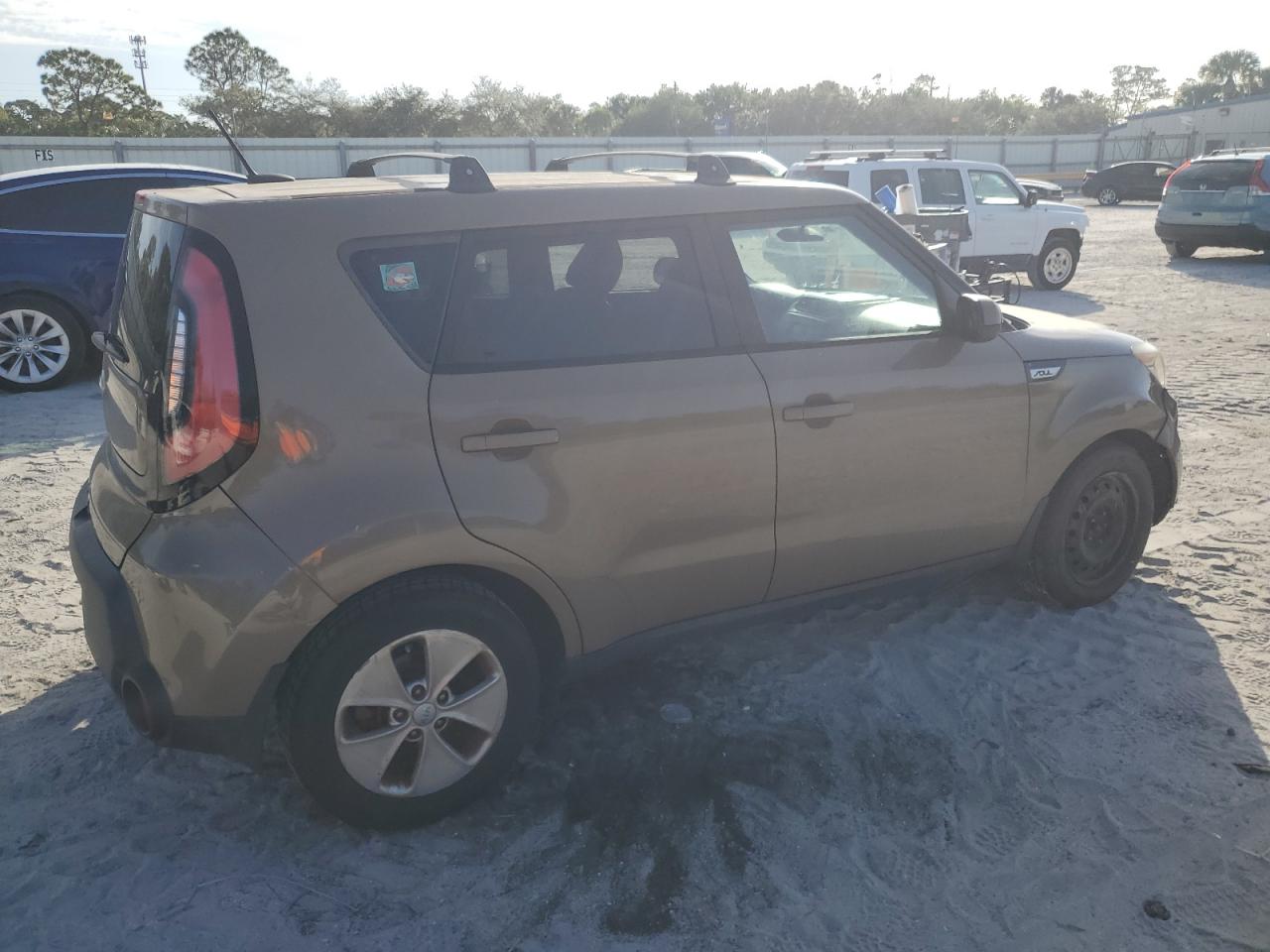 2015 KIA SOUL BROWN - Image 3