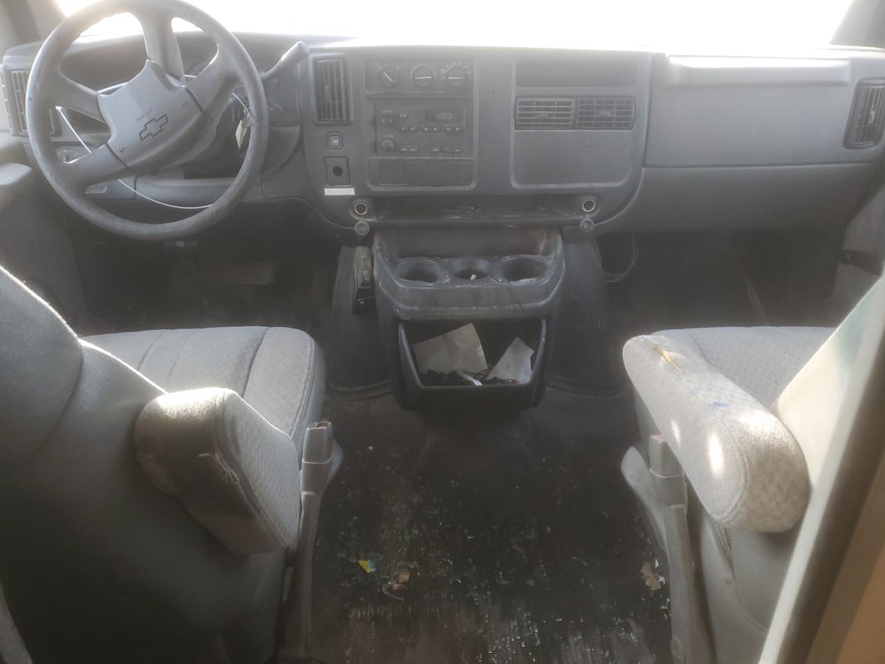 2003 CHEVROLET EXPRESS WHITE - Image 8