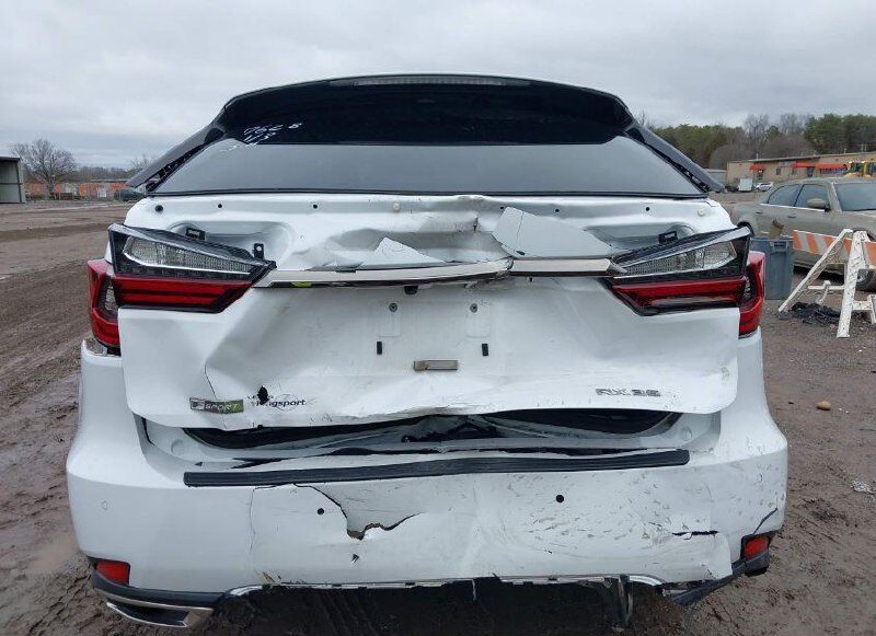 2022 Lexus RX350 - Image 6