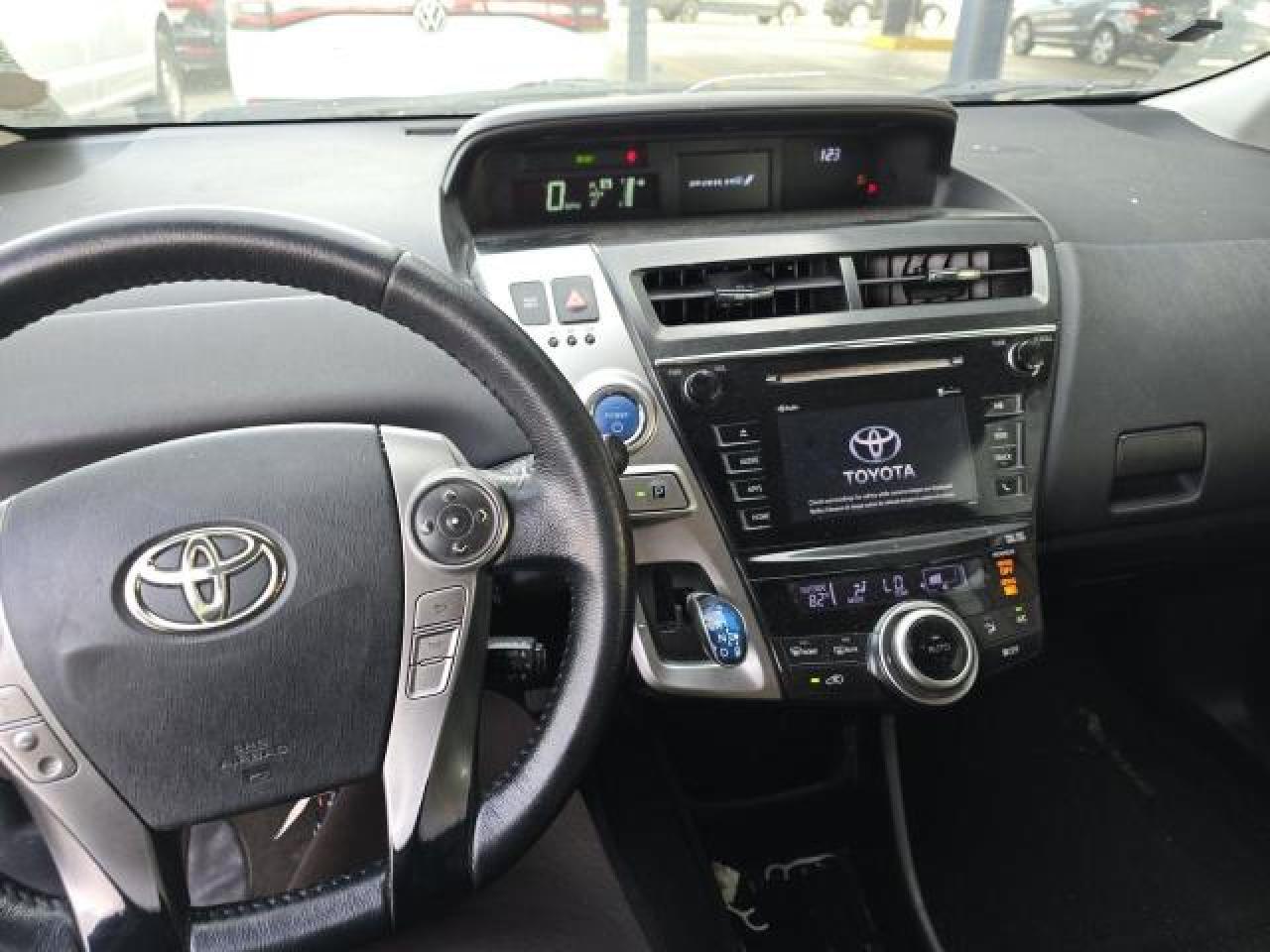 2015 TOYOTA PRIUS - Image 9