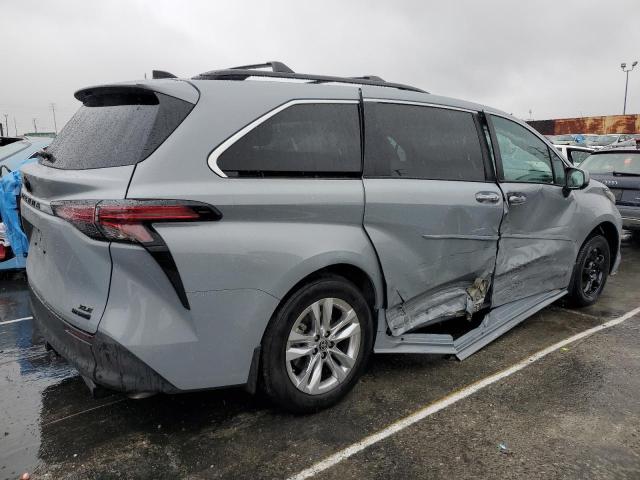 2022 Toyota SIENNA - Image 3
