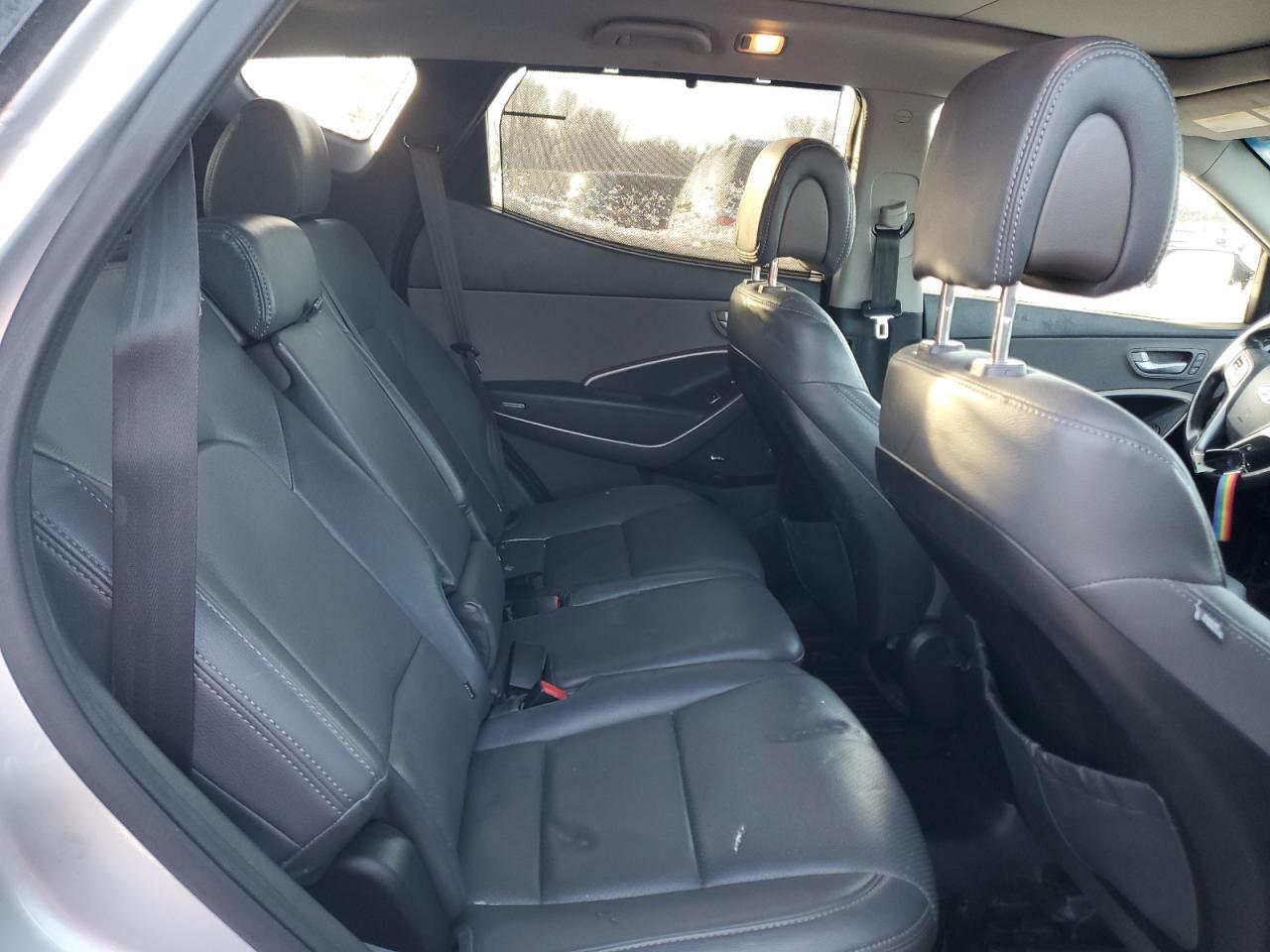 2015 Hyundai Santa Fe - Image 11