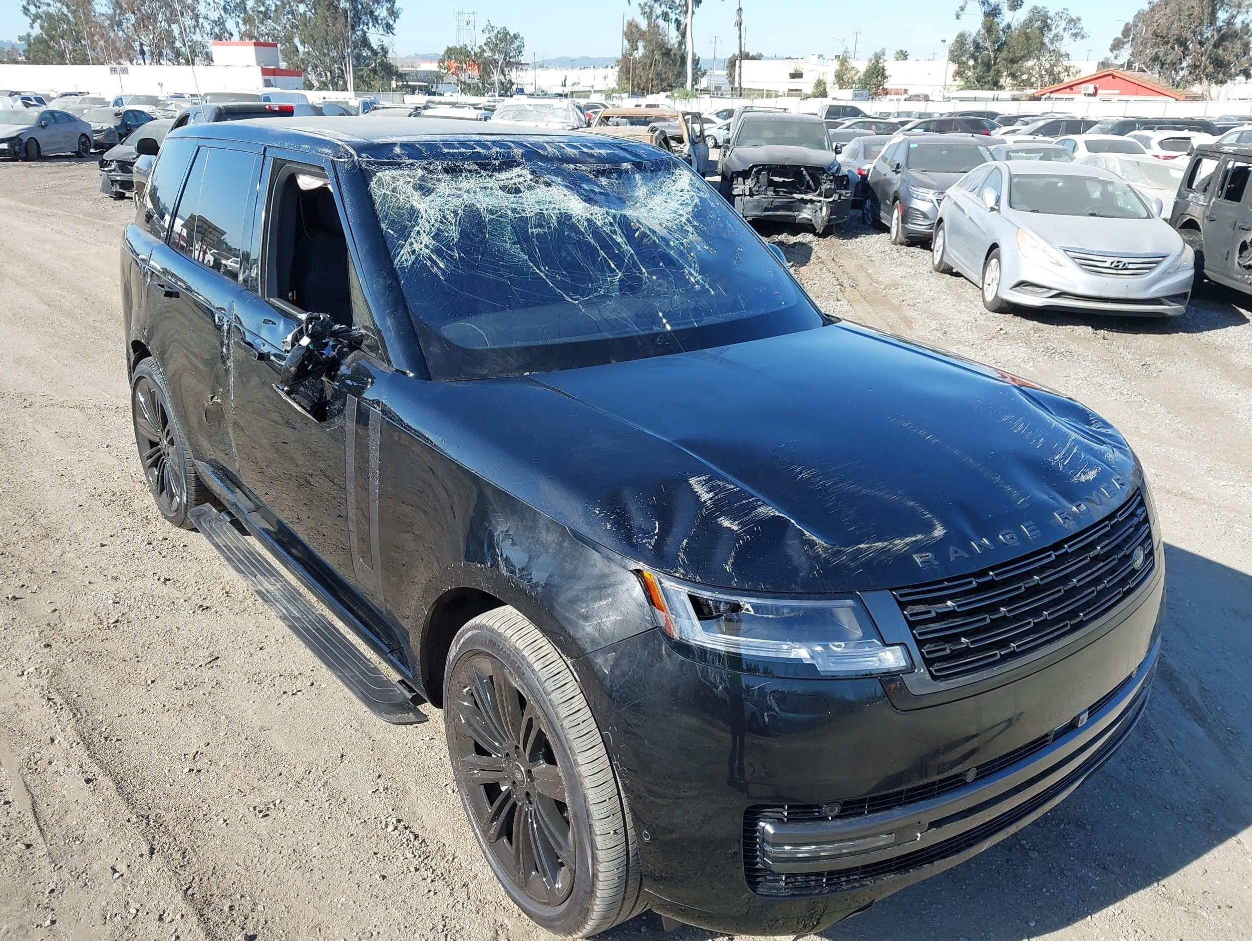 2024 Land Rover Range Rover Vogue - Image 2