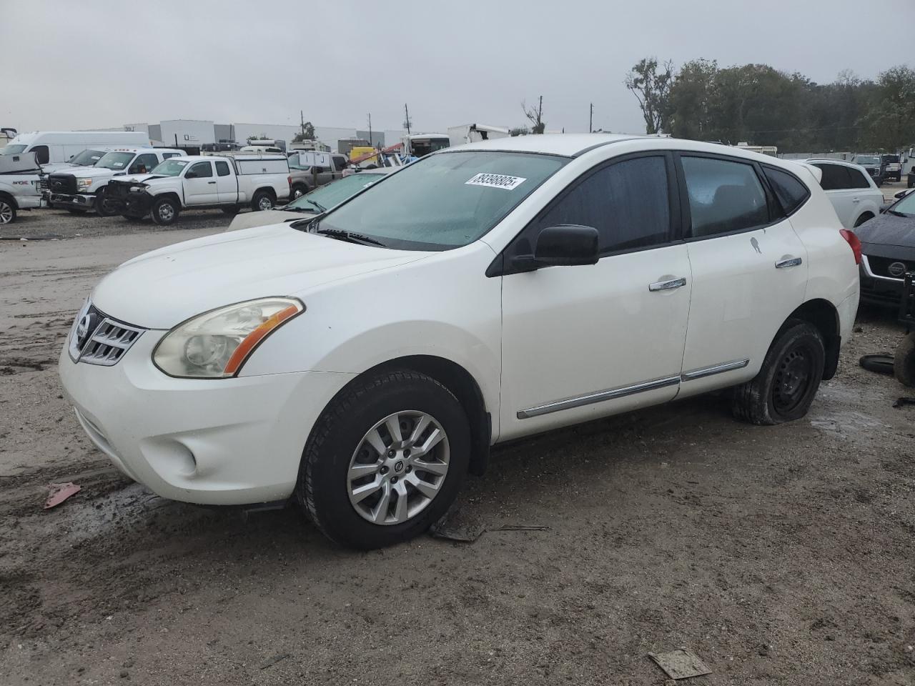 NISSAN ROGUE WHITE