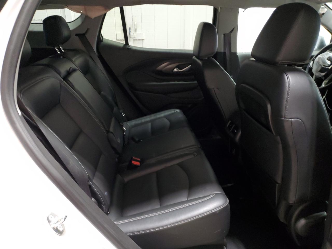 2023 GMC TERRAIN - Image 11