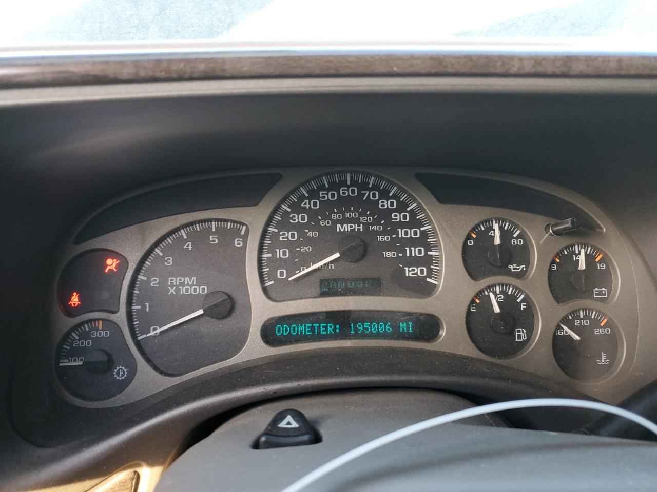 2004 GMC Yukon - Image 9