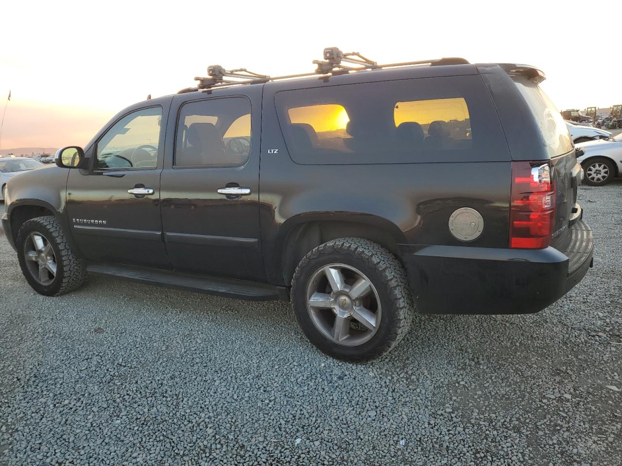 2007 CHEVROLET SUBURBAN - Image 2