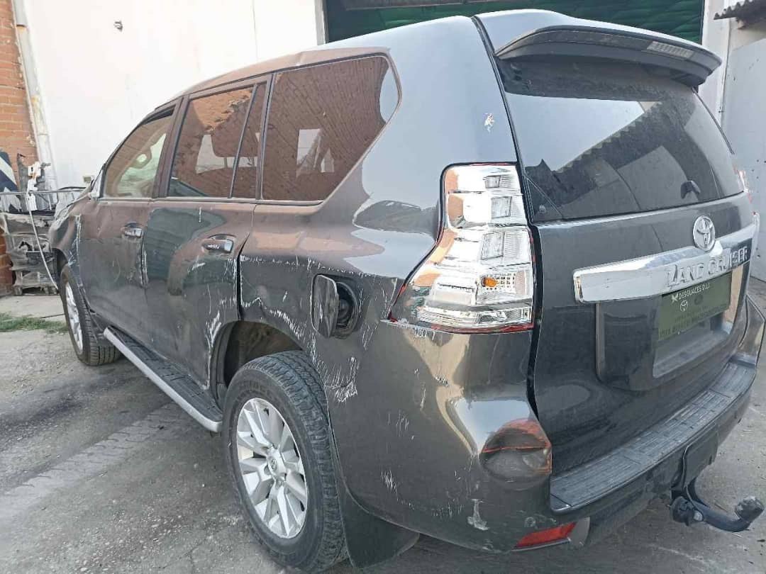 2021 Toyota Land Cruiser Prado - Image 3