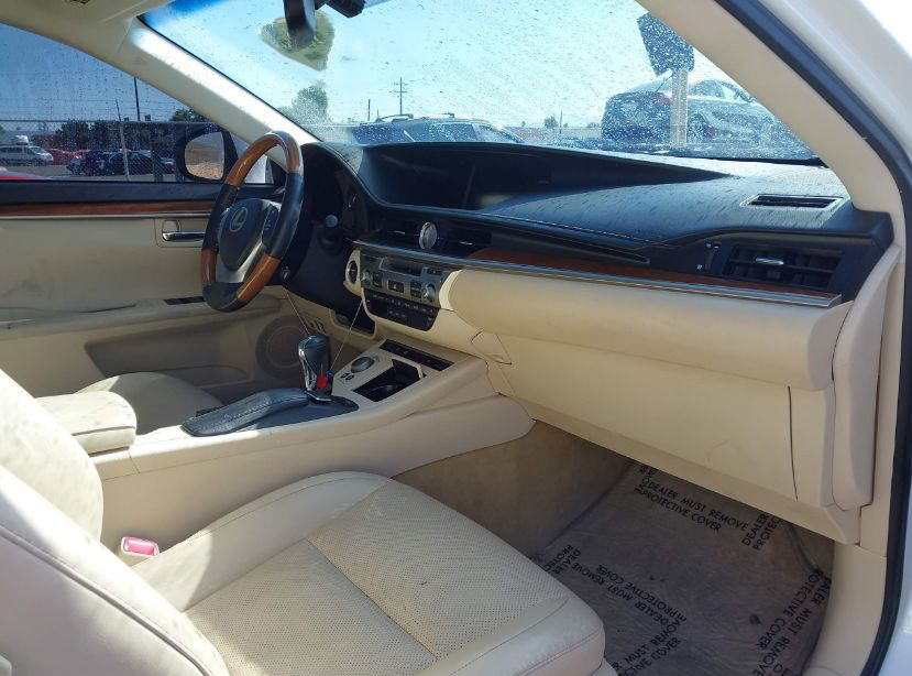 2014 Lexus ES 300H - Image 5