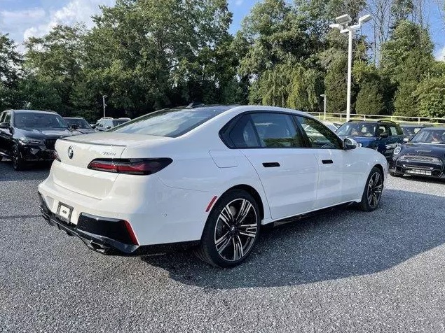 2023 BMW 760I - Image 2