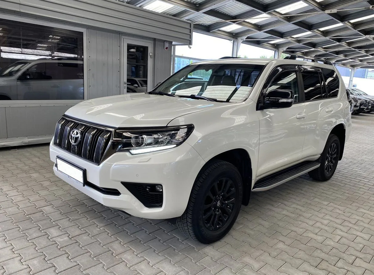 2022 Toyota Land Cruiser Prado - Image 3