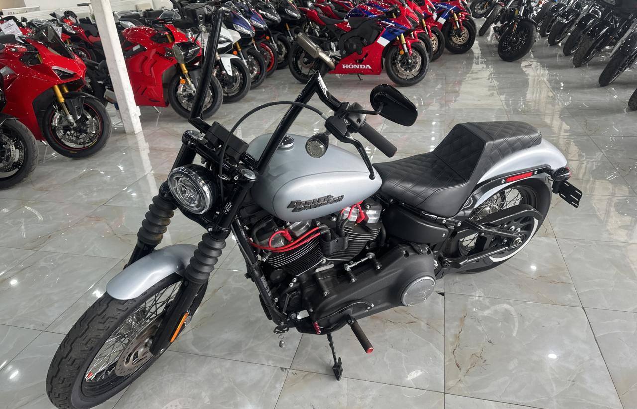 2020 HARLEY-DAVIDSON FXBB SILVER - Image 2