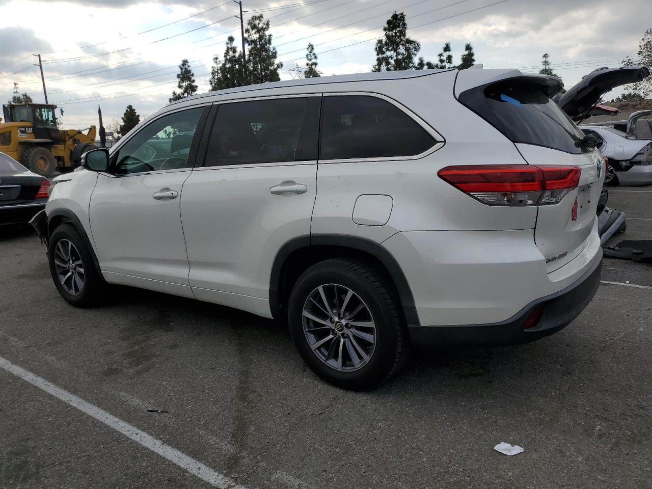 2017 Toyota Highlander - Image 2