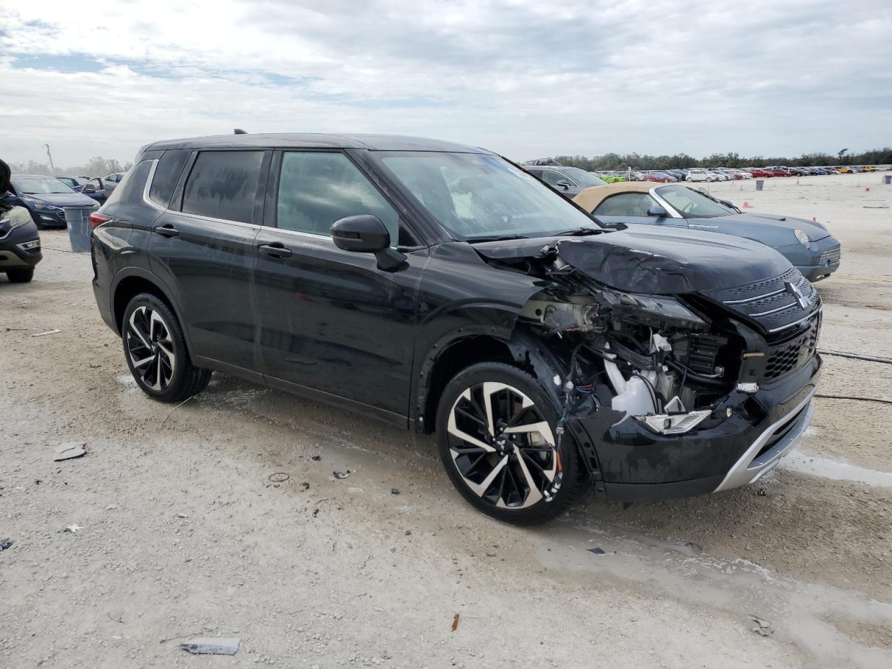 2024 MITSUBISHI OUTLANDER BLACK - Image 4