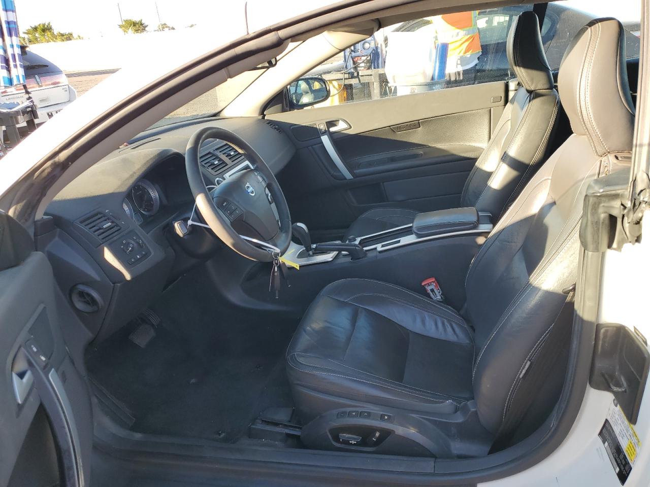 2011 VOLVO C70 - Image 7