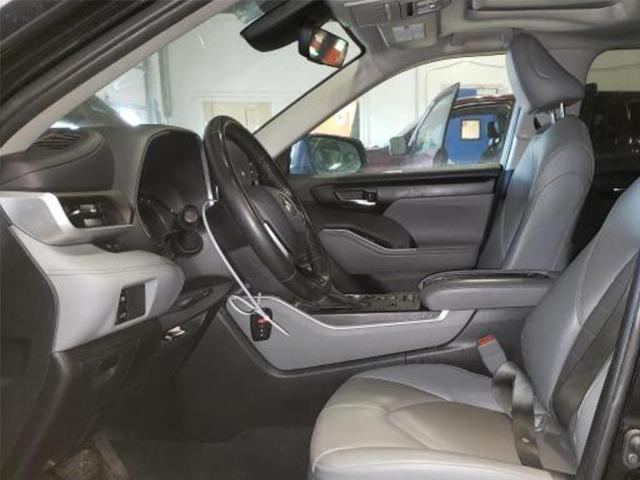 2021 Toyota Highlander - Image 7