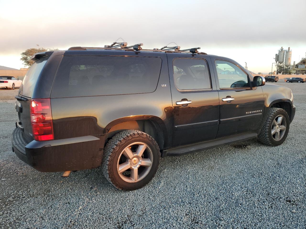 2007 CHEVROLET SUBURBAN - Image 3