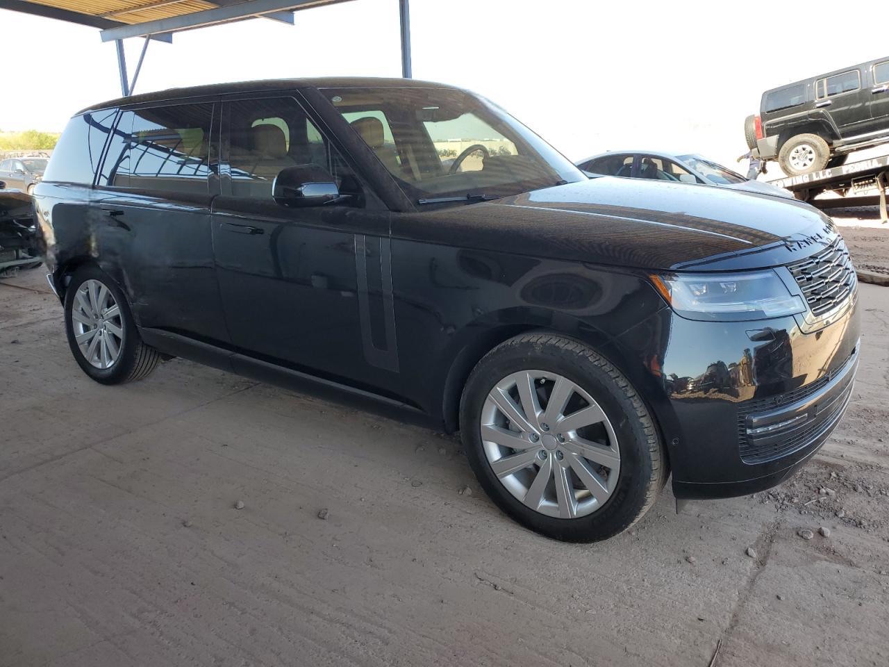 2025 Land Rover Range Rover Vogue - Image 3