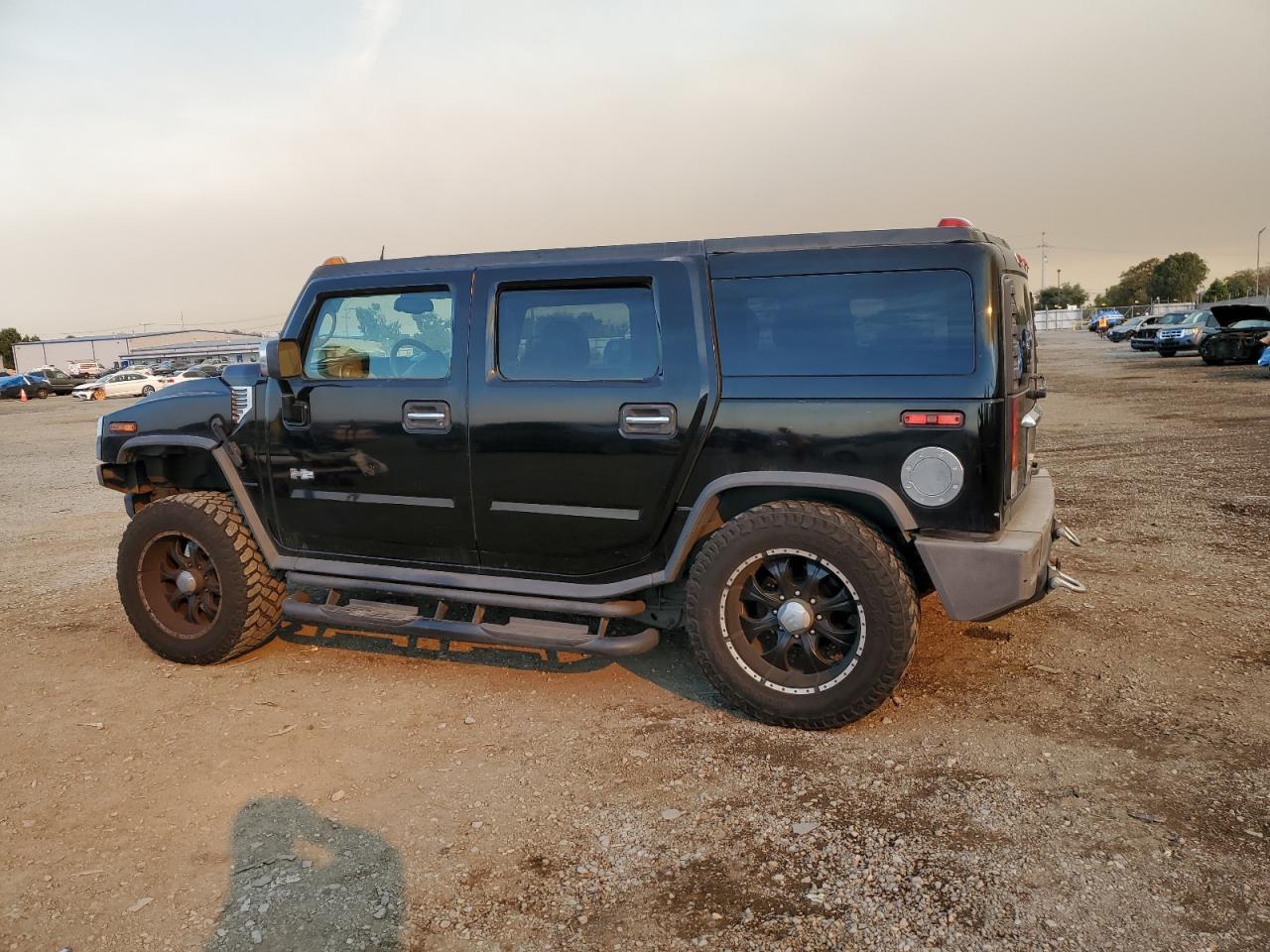 2004 HUMMER H2 - Image 2