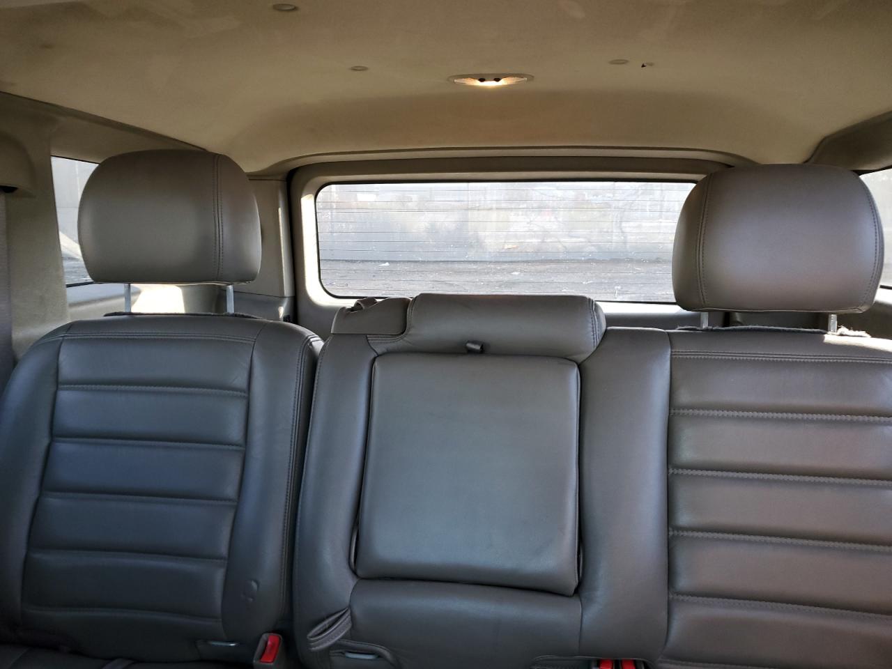 2004 HUMMER H2 - Image 10
