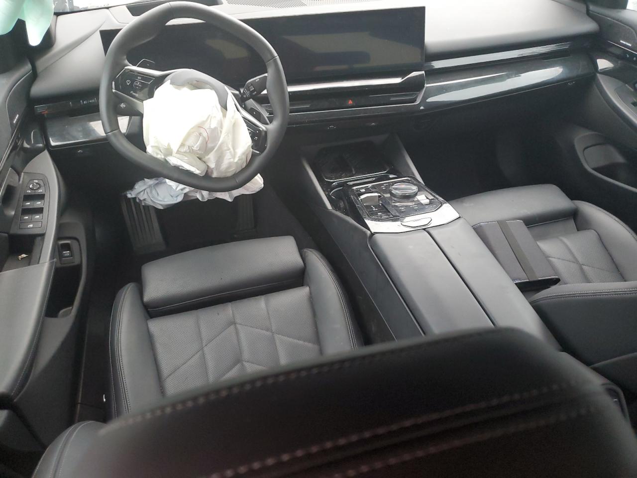 2024 BMW 5 SERIES BLACK - Image 8