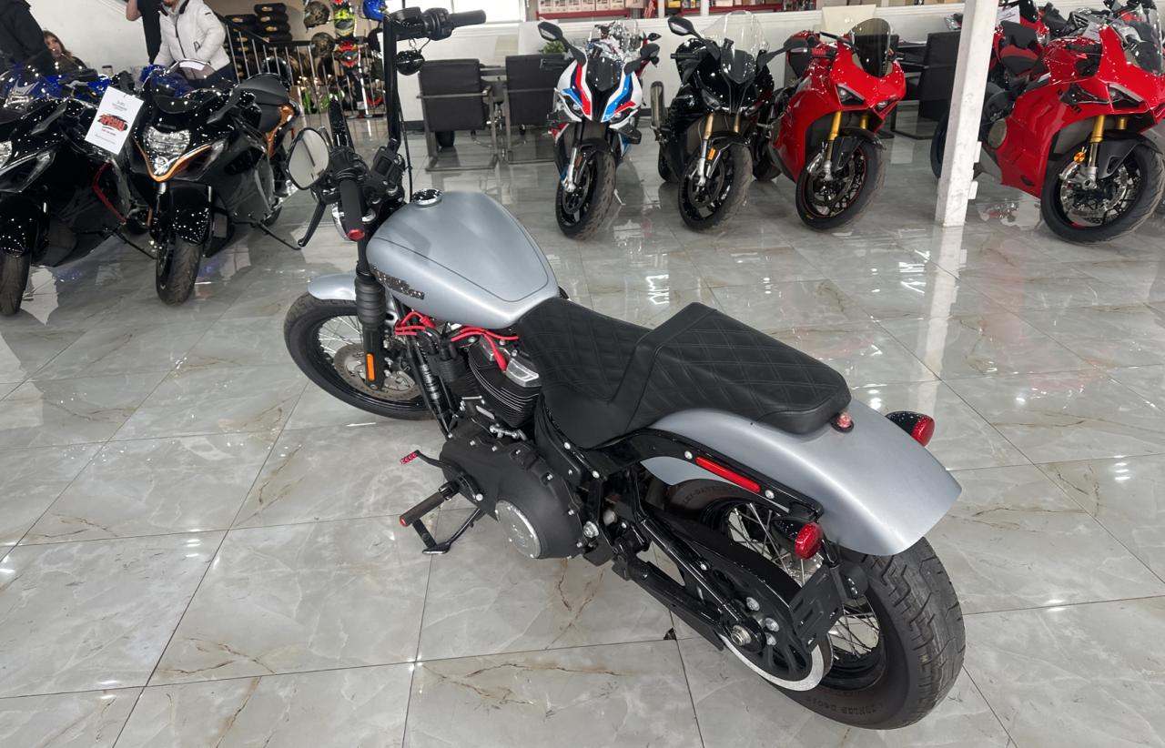 2020 HARLEY-DAVIDSON FXBB SILVER - Image 3