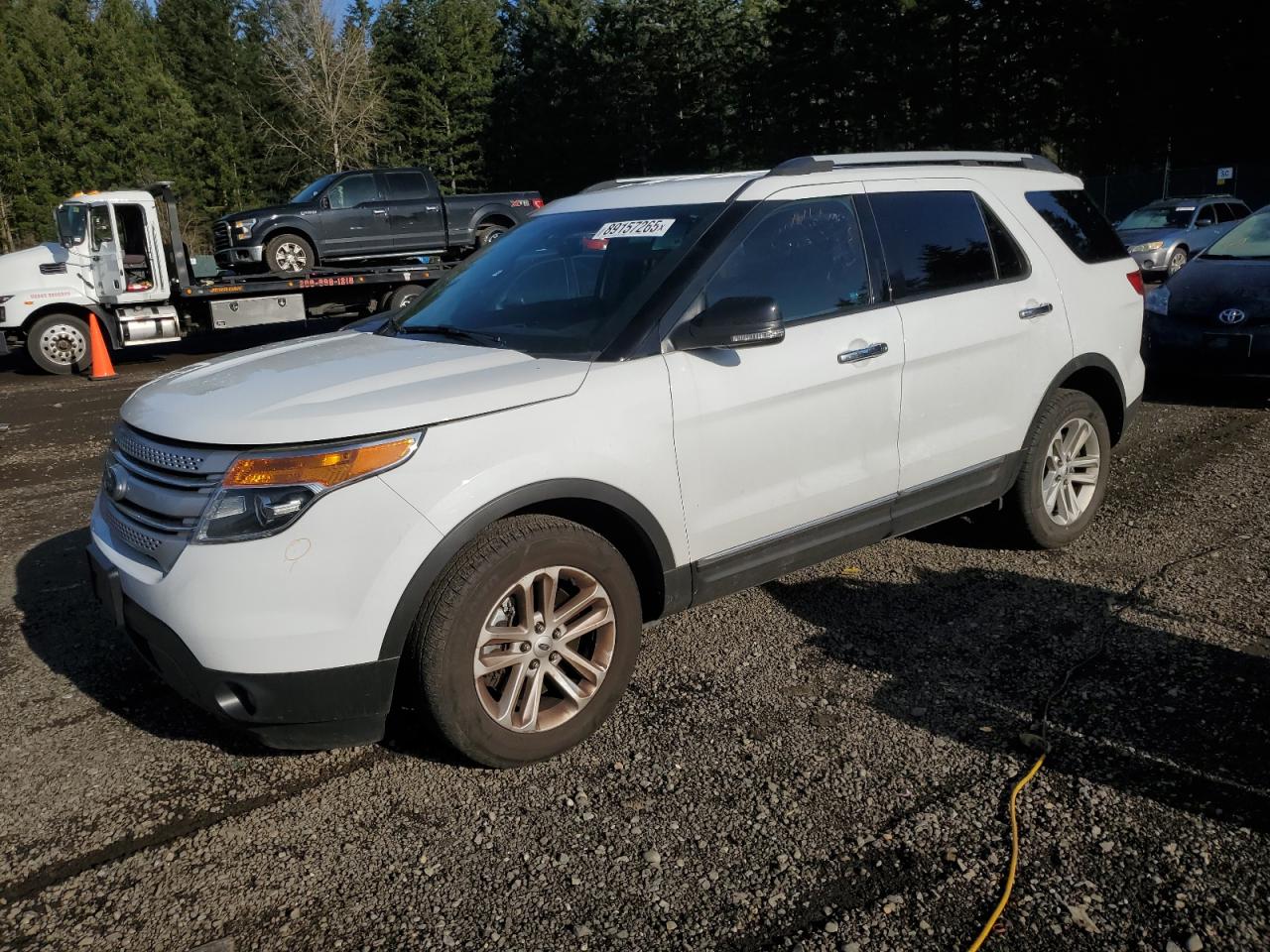 FORD EXPLORER WHITE