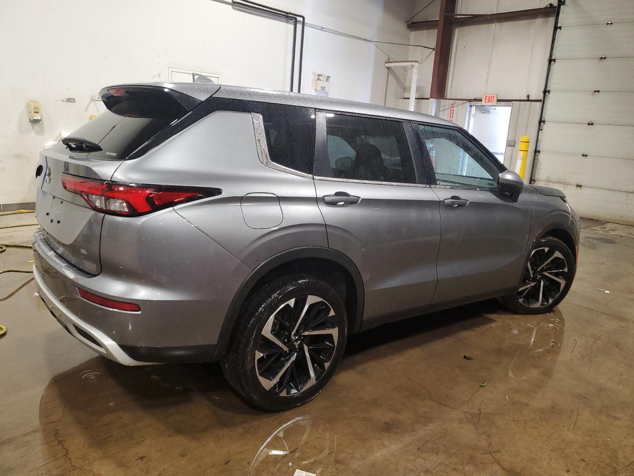 2024 MITSUBISHI OUTLANDER SILVER - Image 3