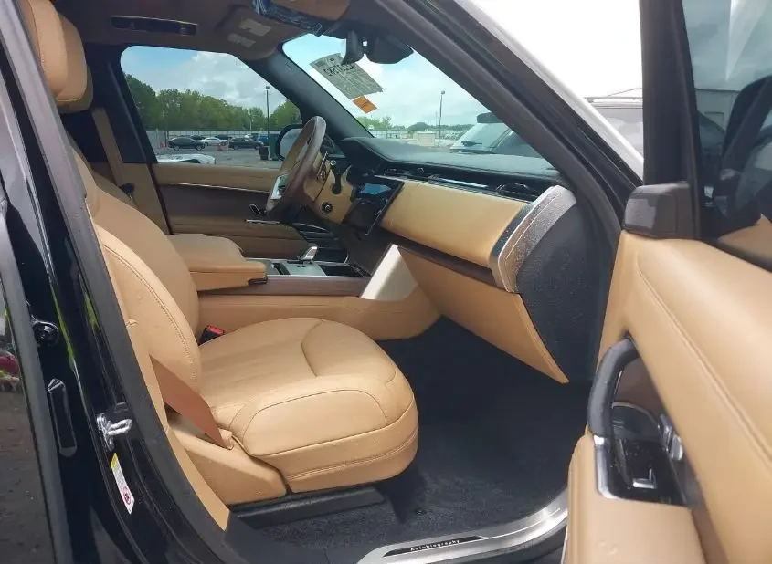 2025 Land Rover Range Rover Vogue - Image 6