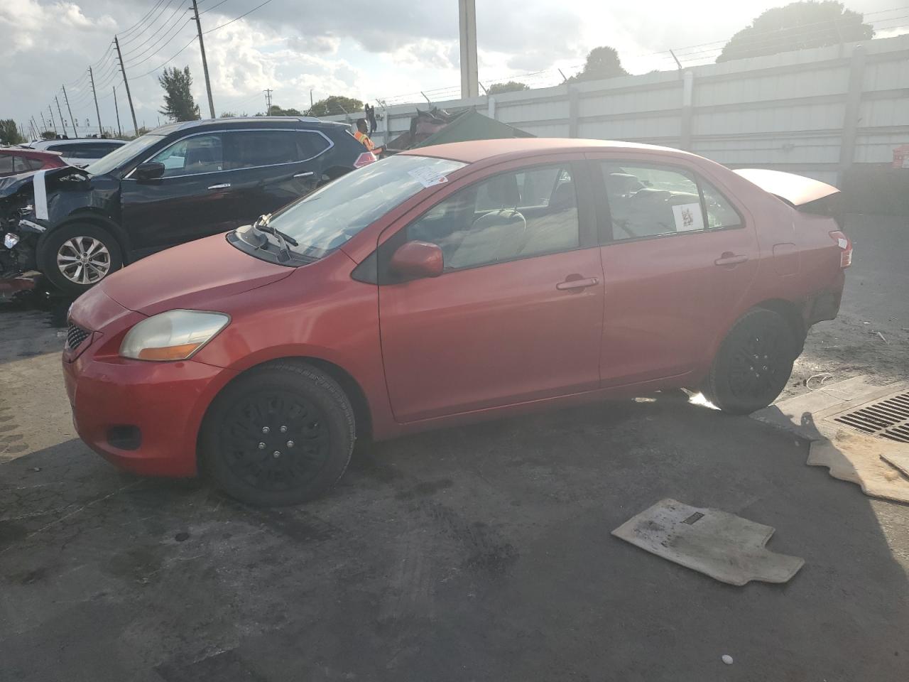TOYOTA YARIS RED