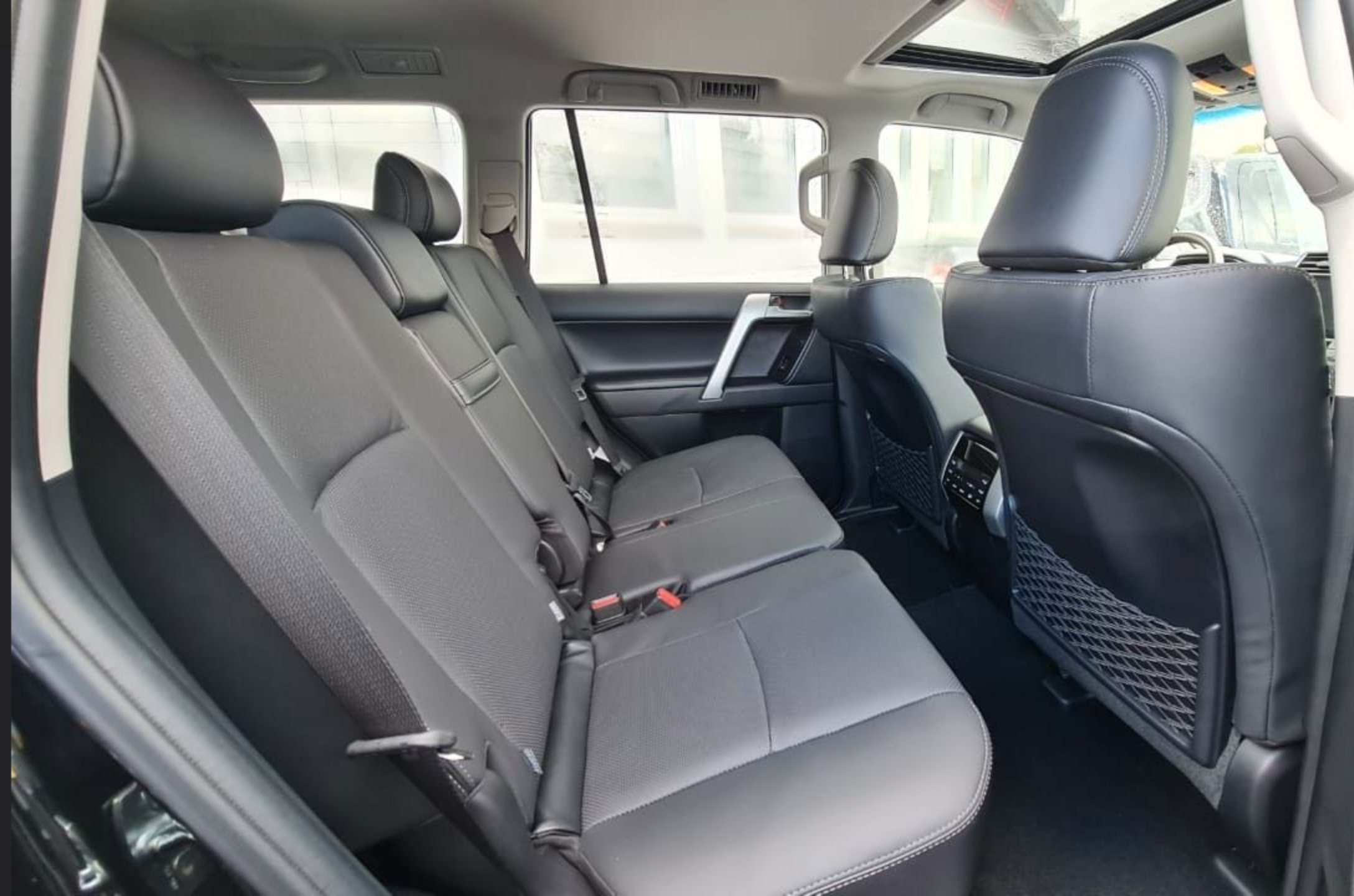 2022 Toyota Land Cruiser Prado - Image 6