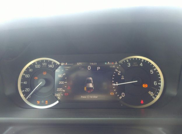2022 Land Rover Defender 110 X-Dynamic SE - Image 7