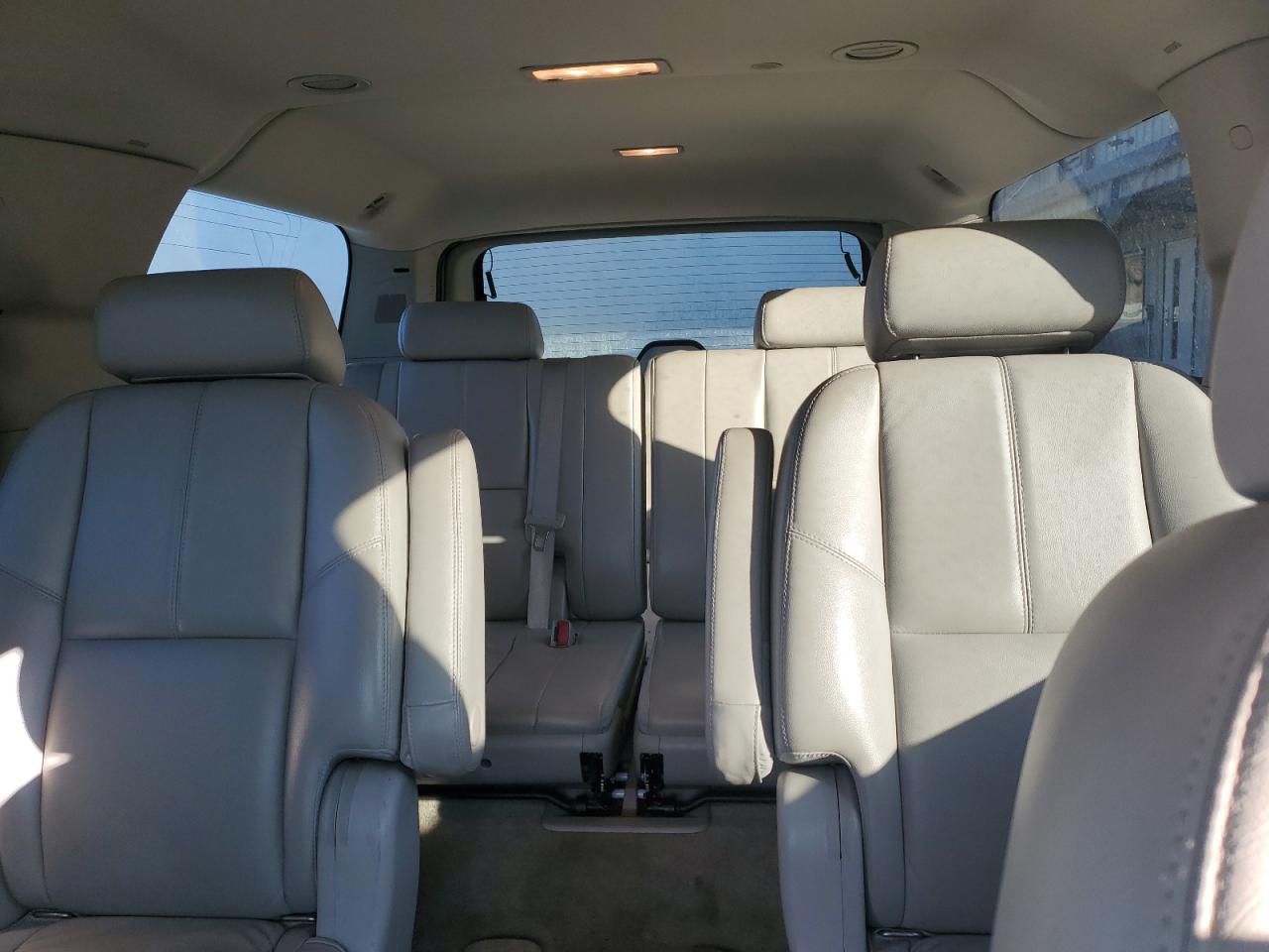 2007 Chevrolet Suburban - Image 10
