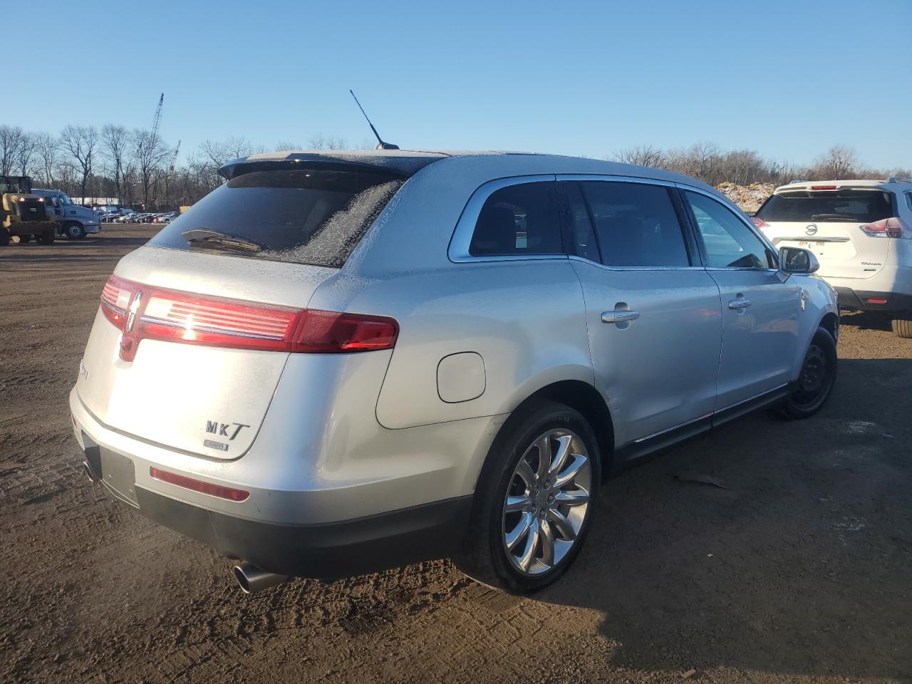 2011 Lincoln MKT - Image 3