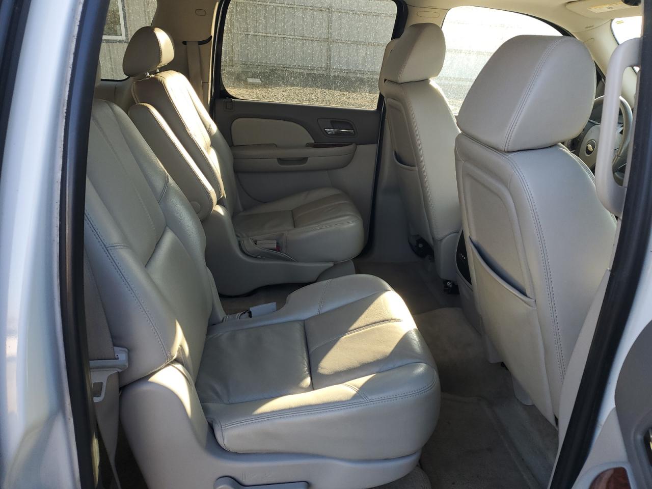 2007 Chevrolet Suburban - Image 11