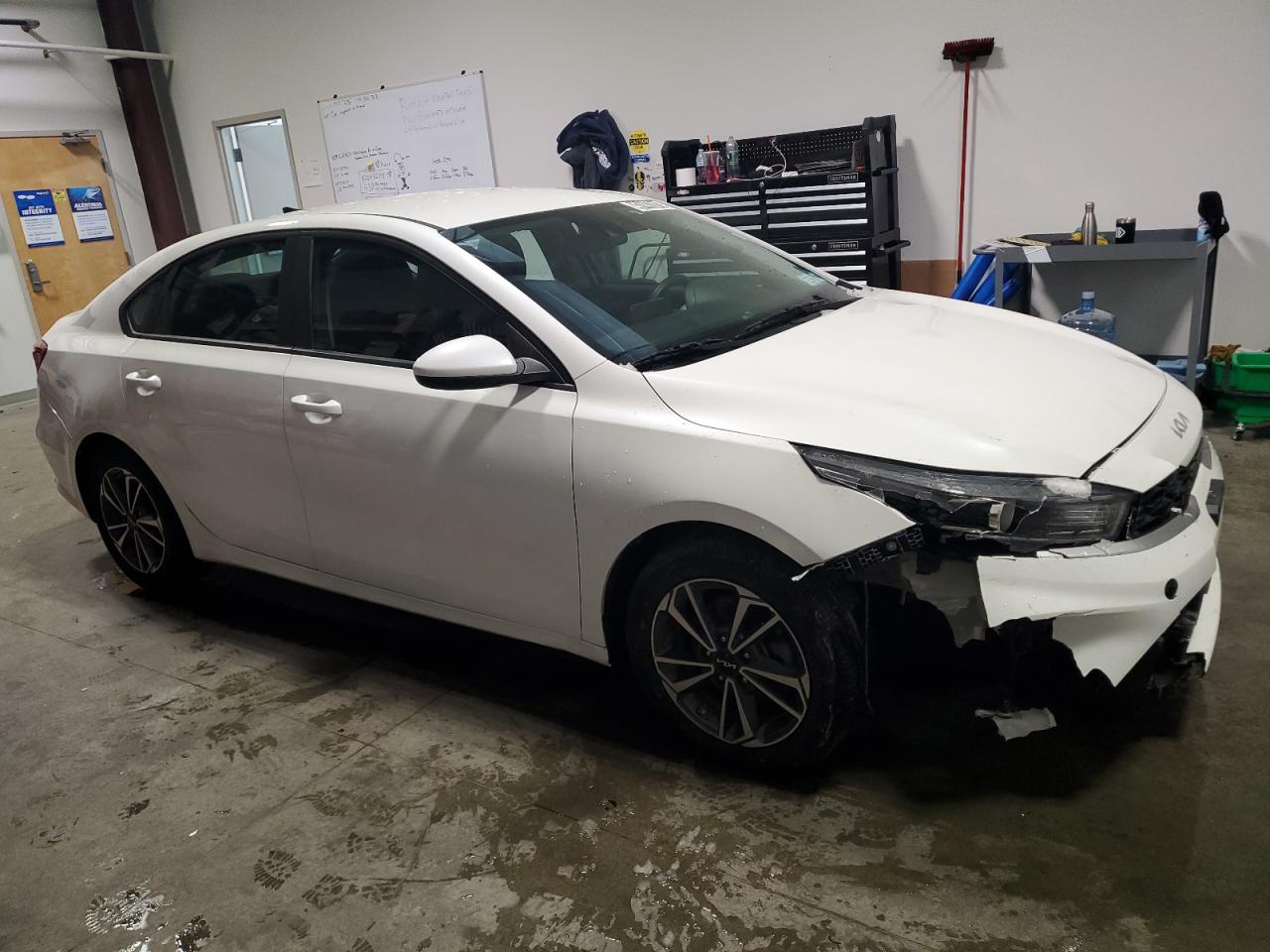 2023 Kia Forte - Image 4